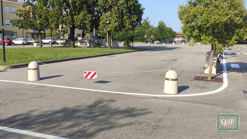 Questa immagine ha l'attributo alt vuoto; il nome del file è crocetta-catenelle-200821.jpg