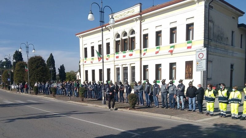 Questa immagine ha l'attributo alt vuoto; il nome del file è trevignano-alpini1-301021.jpg
