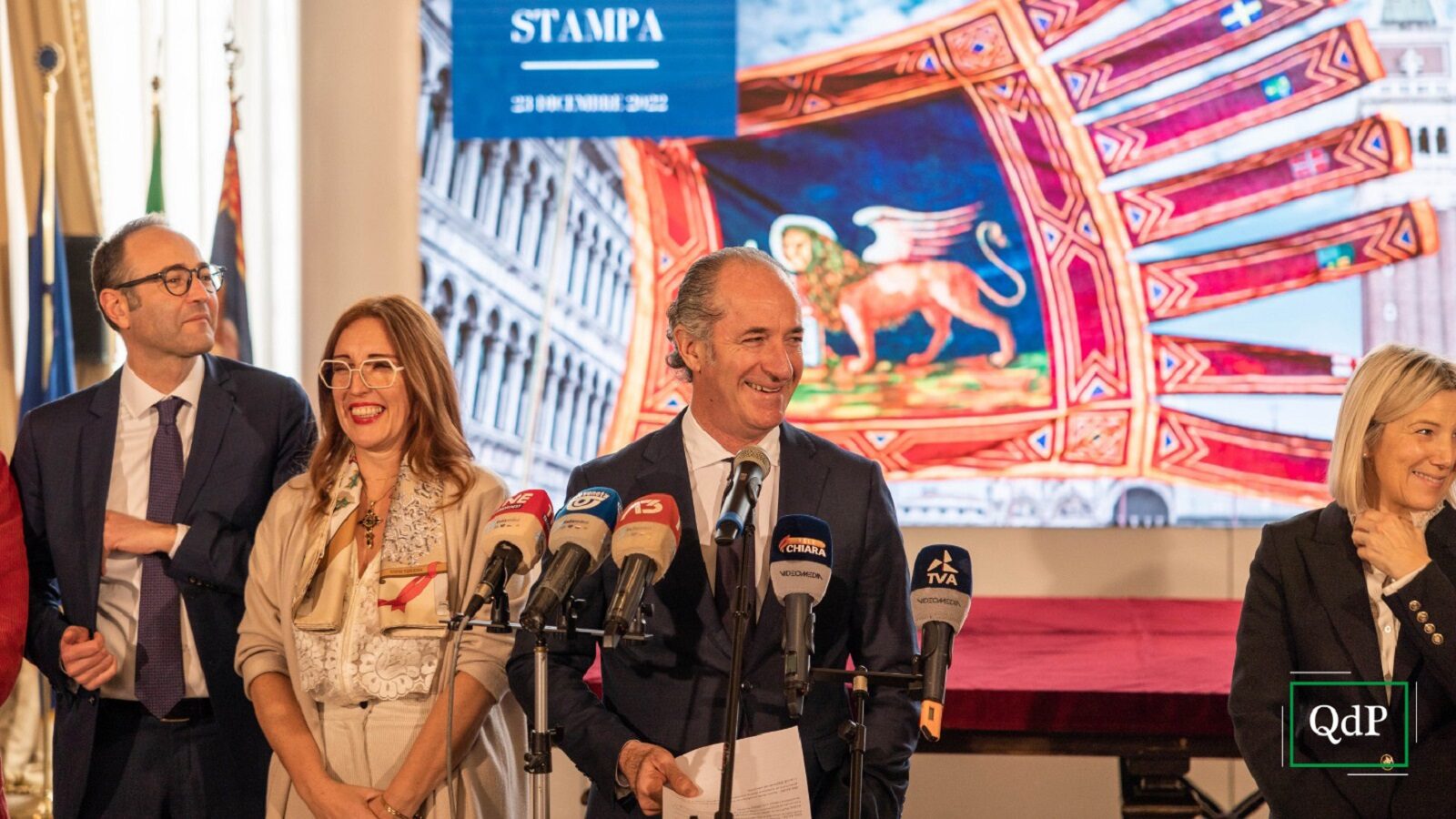 Zaia ringrazia e giornalisti nella conferenza stampa di fine