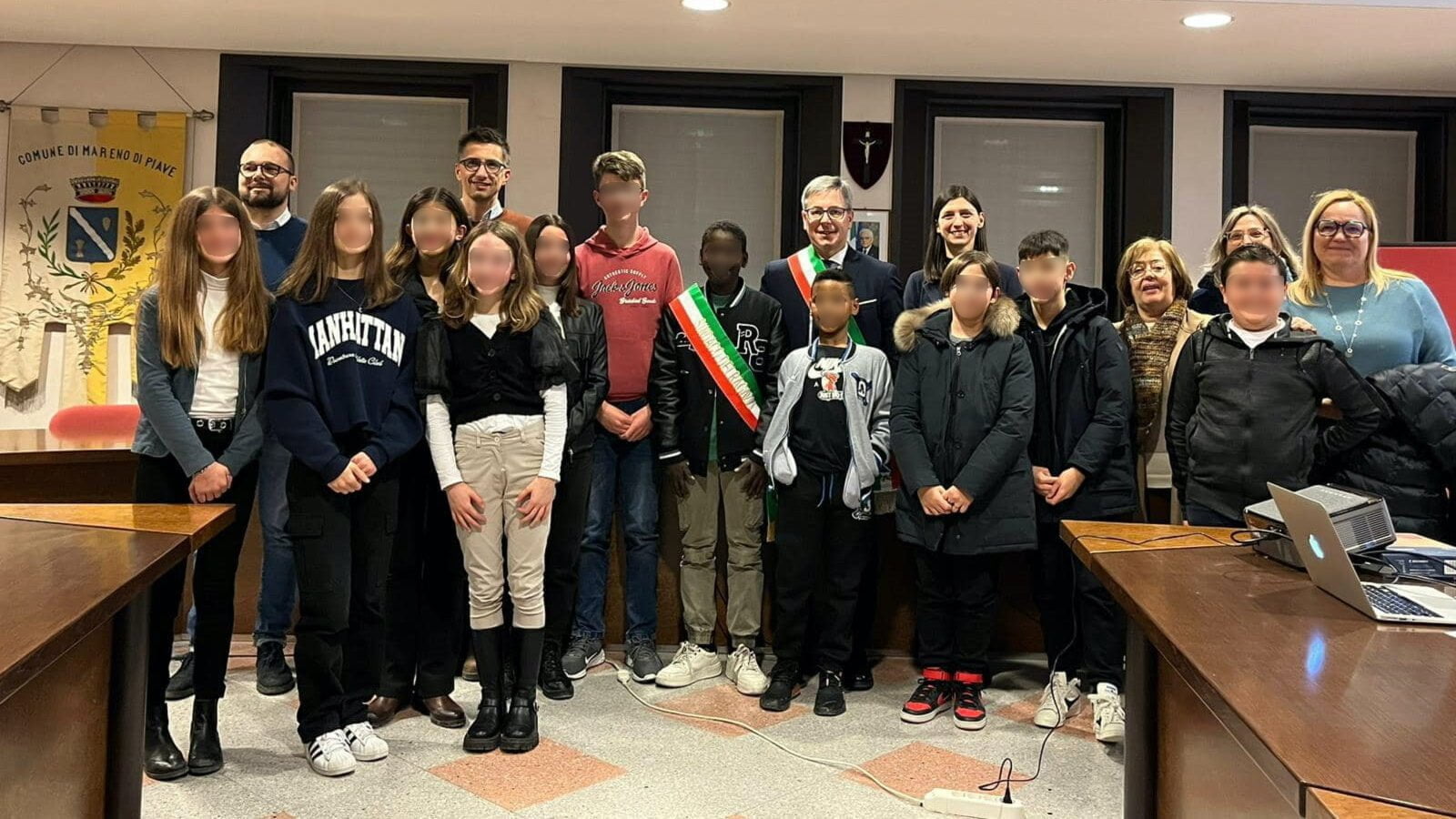 Il nuovo consiglio comunale dei ragazzi assieme alla Giunta di Mareno Di Piave