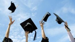 Nel 2022 è cresciuta la richiesta di laureati