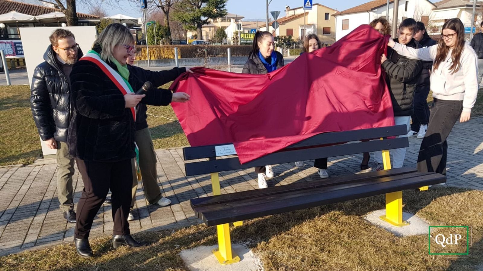 L'inaugurazione della panchina