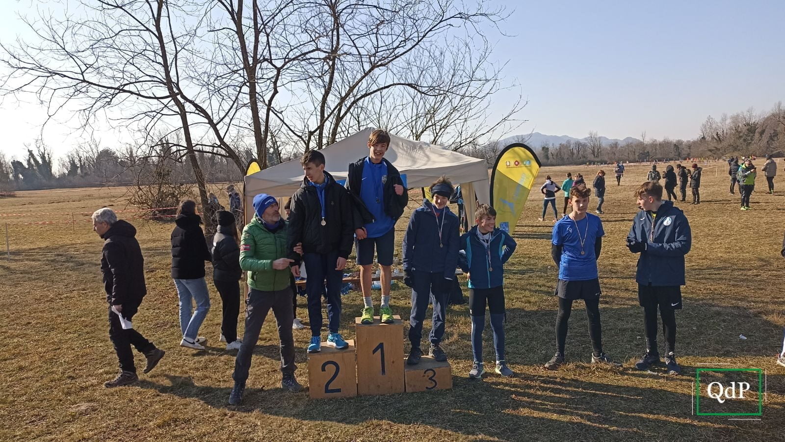 Tommaso Da Riva (Cadetti) conquista la medaglia d'argento e sorride al suo "mentore" Modesto Bonan