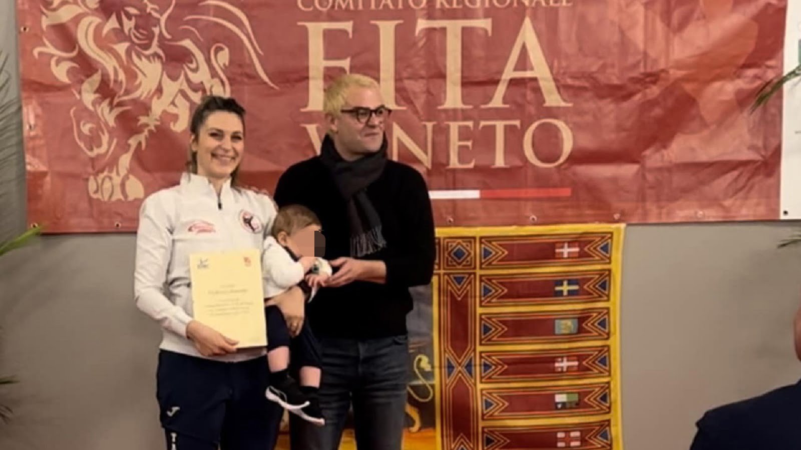 La premiazione a Federica Zanardo con il figlio
