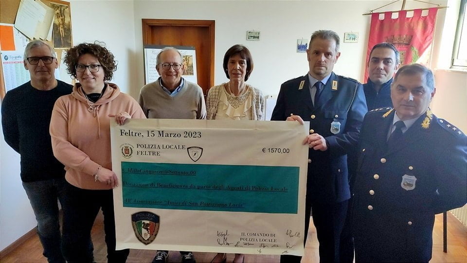 Gli agenti della Polizia locale di Feltre hanno donato all'associazione "Amici San Patrignano" di Lavis, Comune in provincia di Trento, la somma di quasi 1.600 euro