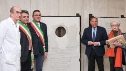 La ricollocazione delle lapidi nell'ospedale di Castelfranco Veneto