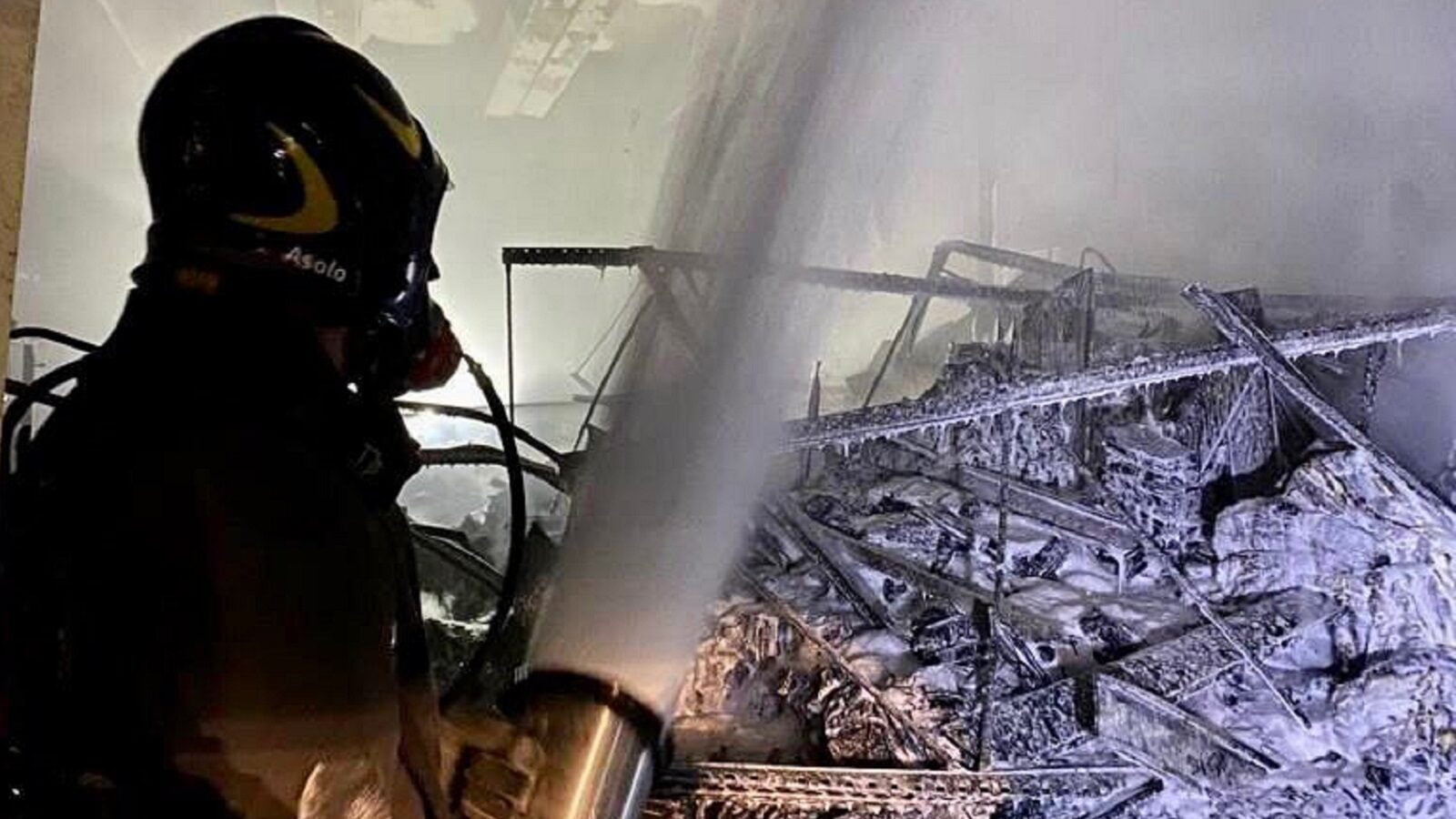 I Vigili del fuoco in azione all'interno del deposito