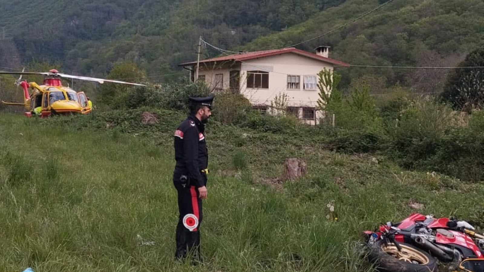 I Carabinieri sul luogo dell'incidente