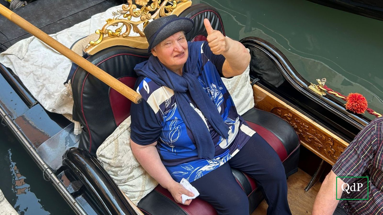 Roberta Gardin realizza il suo sogno e fa un giro in gondola sorseggiando un Mojito