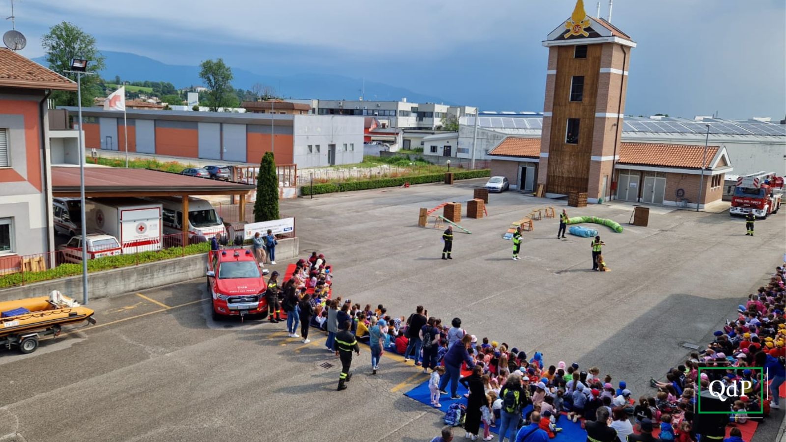 A "lezione" dai Vigili del fuoco: ieri ben 600 bimbi delle scuole del territorio in visita al distaccamento della città