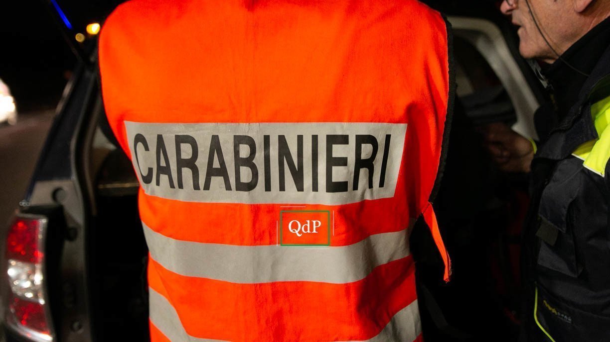 Fermato dai Carabinieri con due coltelli a serramanico nascosti nella propria auto, denunciato un 37enne