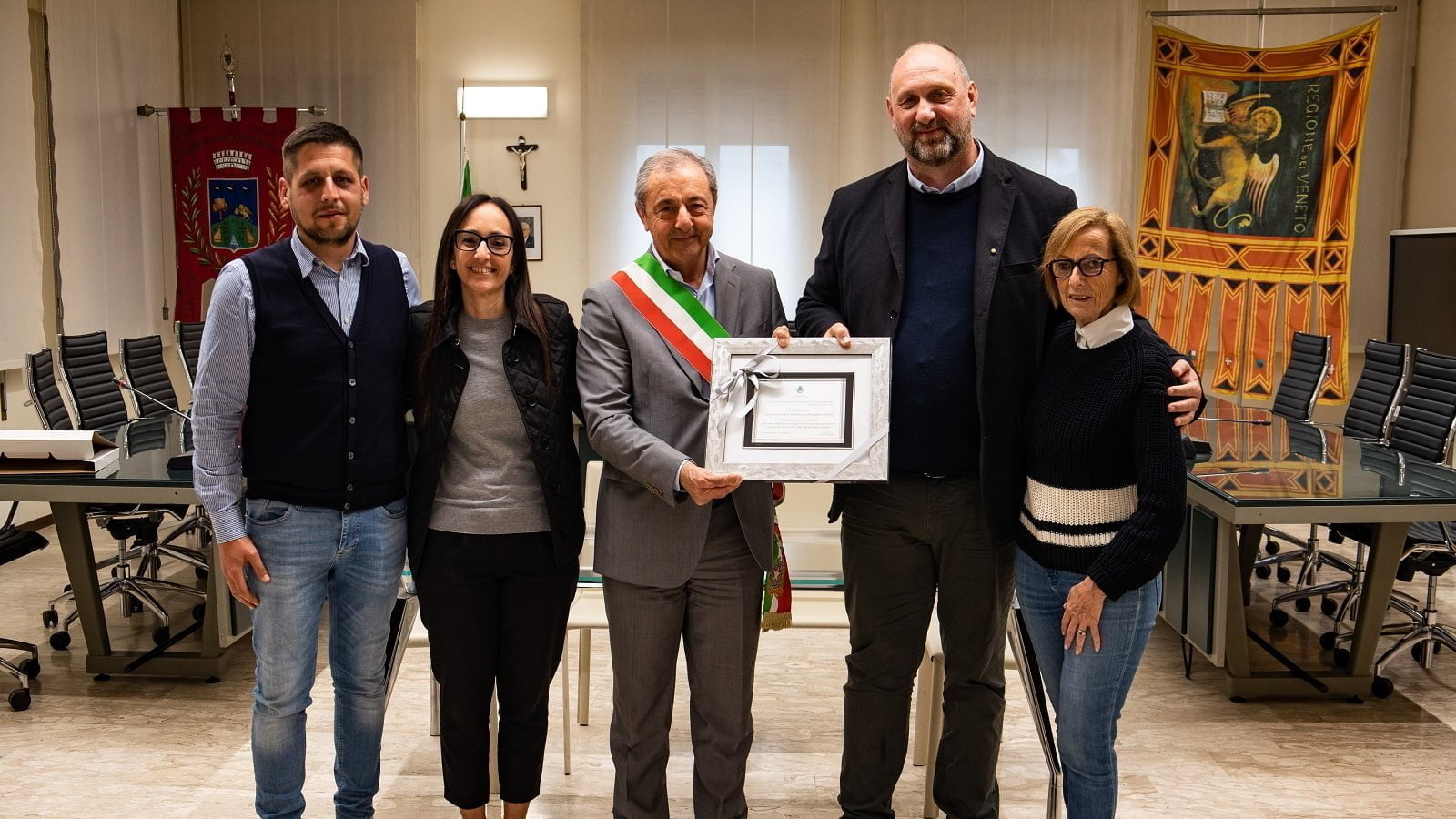 Una targa dal Comune a Rudi Zanatta, fondatore e presidente dell’associazione Sogni