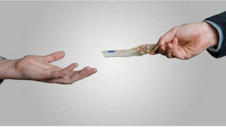 La Guardia di Finanza individua 25 lavoratori in nero e irregolari: sanzionati 13 datori di lavoro, sospese 5 attività commerciali