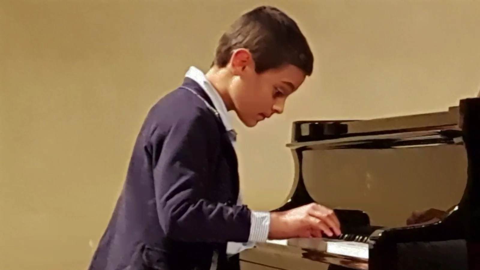 Baby pianista in Geriatria al Ca' Foncello