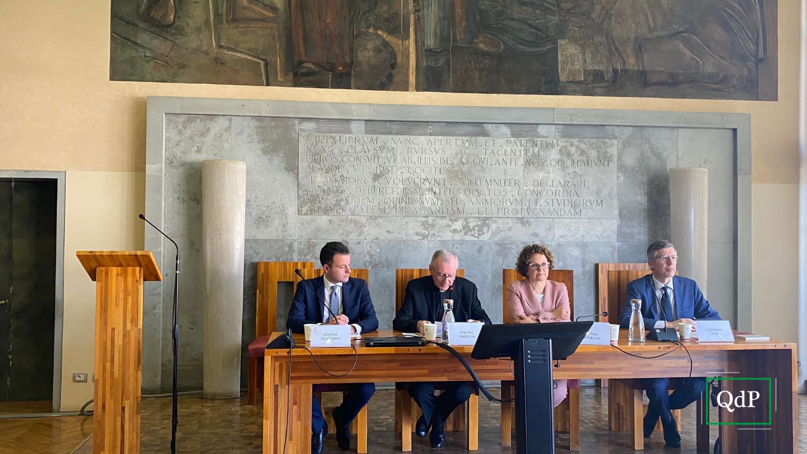 Da sinistra, Simone Venturini, Pietro Parolin, Tiziana Lippiello e Giovanni Vian