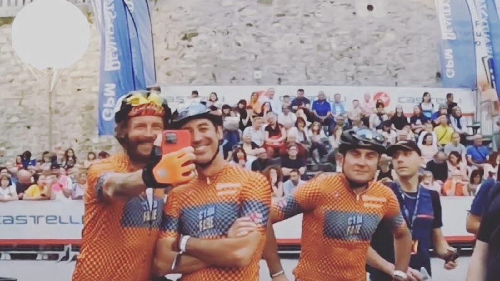 Il selfie di Jovanotti e Paolo Kessisoglu all'evento di Feltre