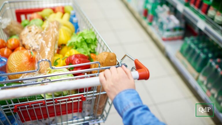 Un maxi buono spesa per famiglie bisognose: dal 18 luglio arriva la carta solidale "Dedicata a te" 