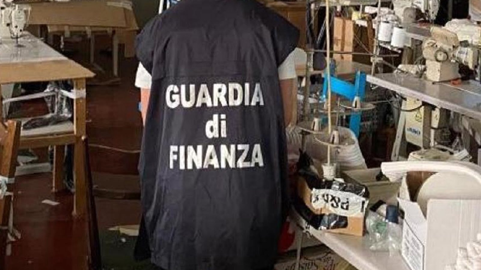 Sequestrati due laboratori tessili gestiti in condizioni di pericolo da imprese insolventi con il fisco