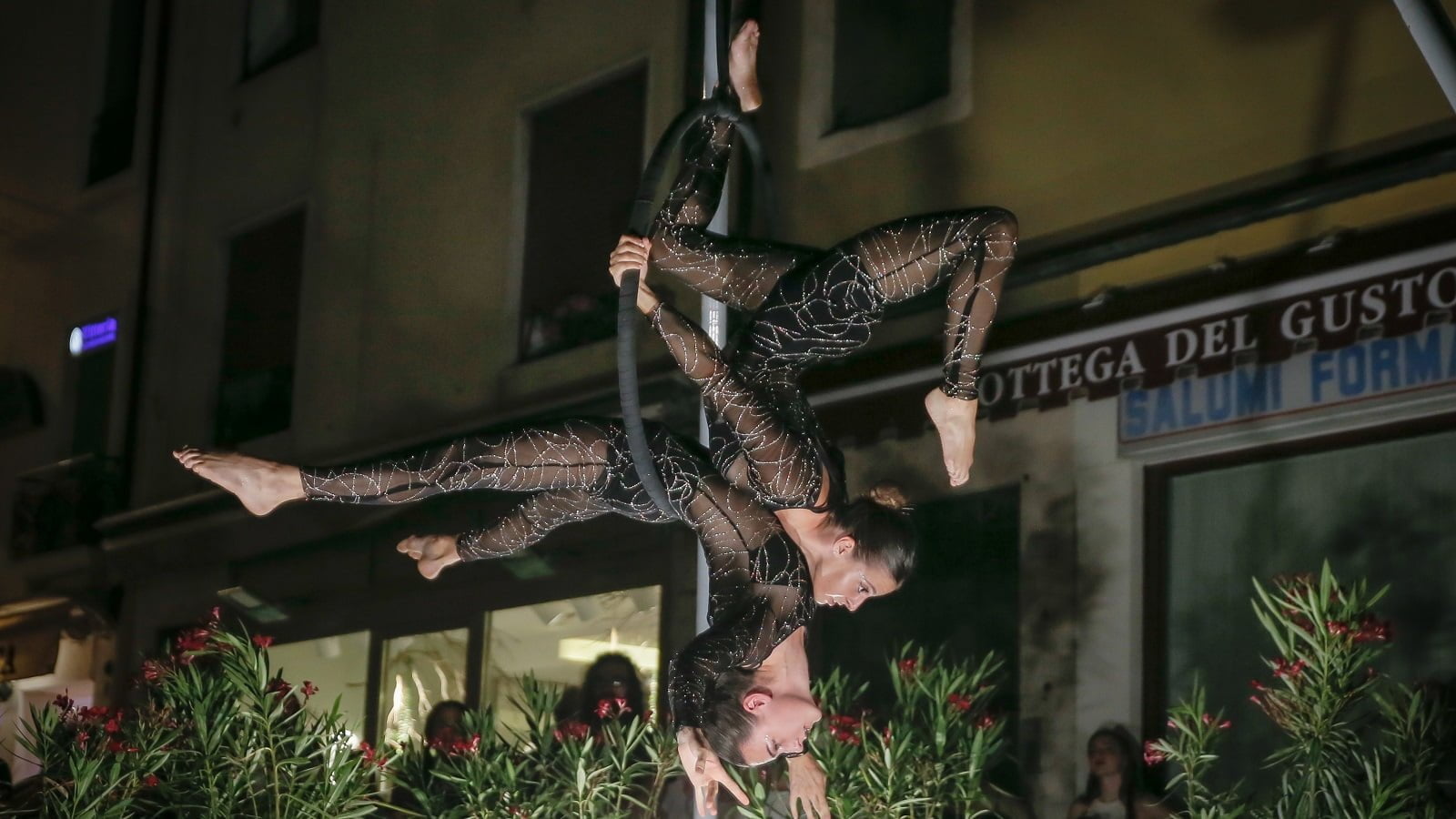 Danza aerea, Pamela Mariotto vince con la sua allieva Alice il Lonigo's Got Talent