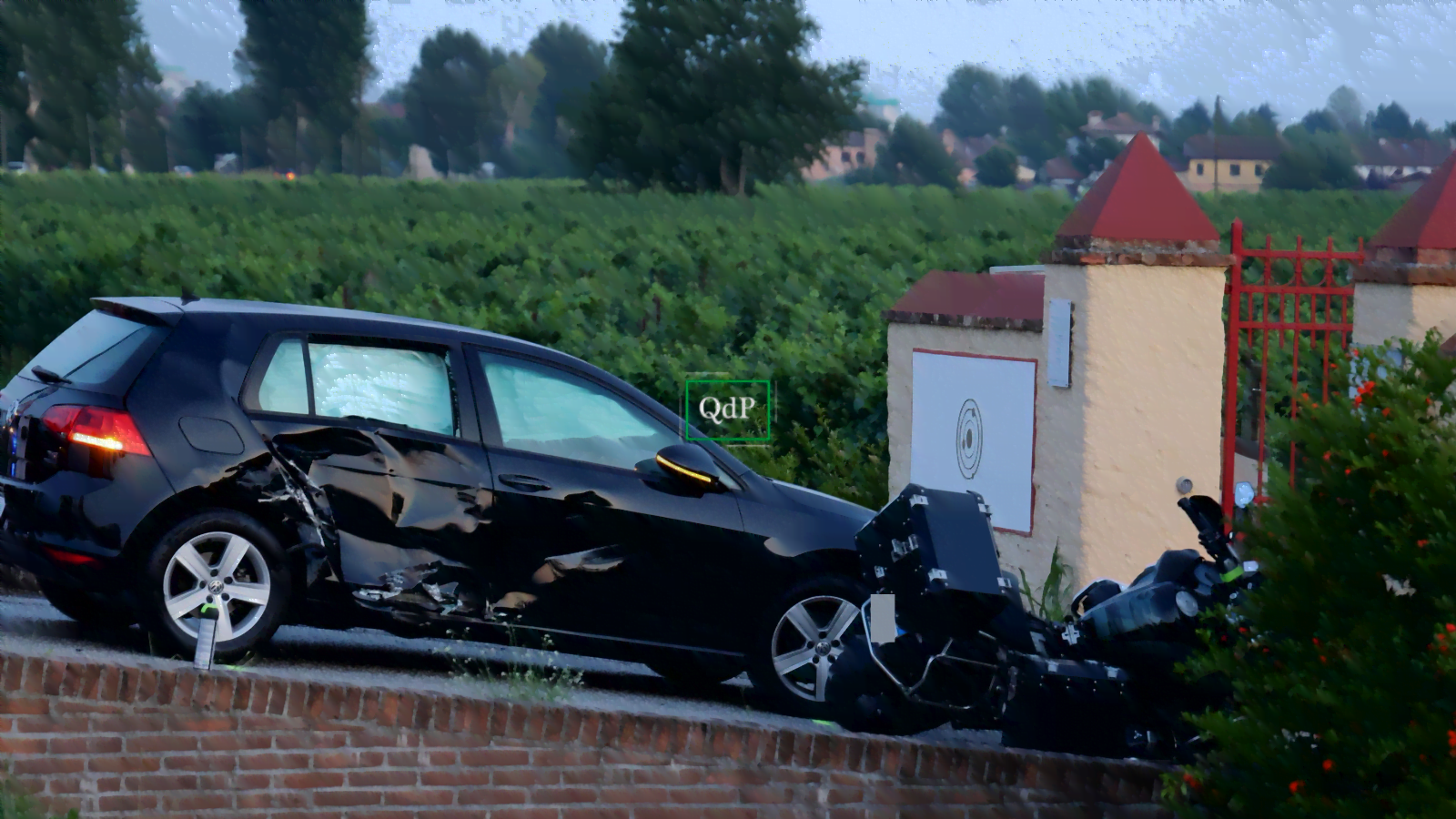 Moto sfonda la portiera di un’auto sulla Pontebbana: centauro a terra