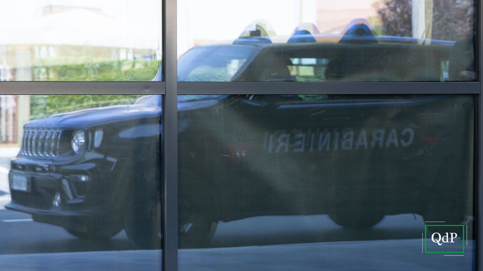 Tenta la fuga con la merce rubata: bloccato due volte dai dipendenti