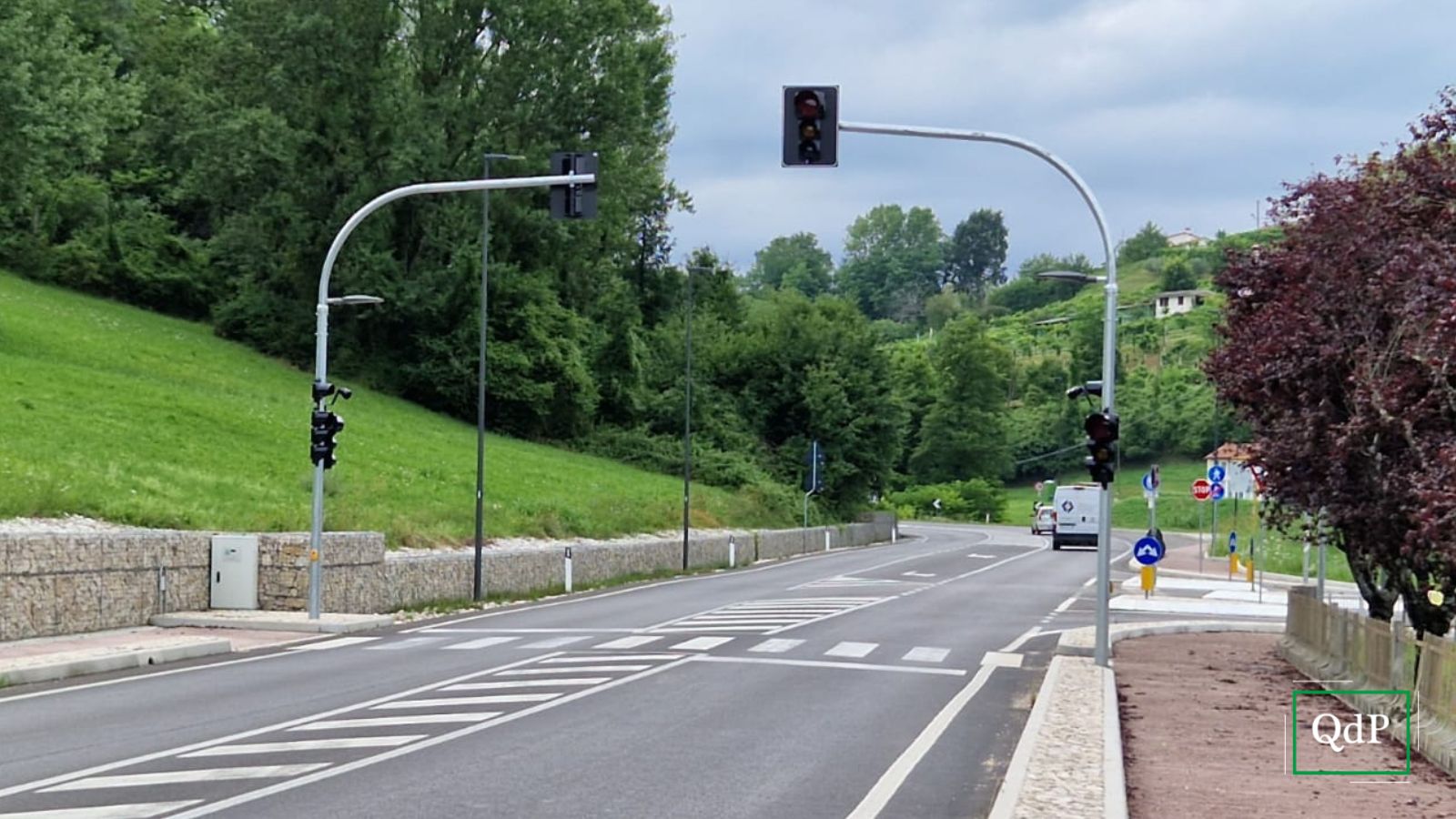 Il semaforo del nuovo impianto posizionato all'incrocio tra la strada provinciale 38 e via Colvendrame