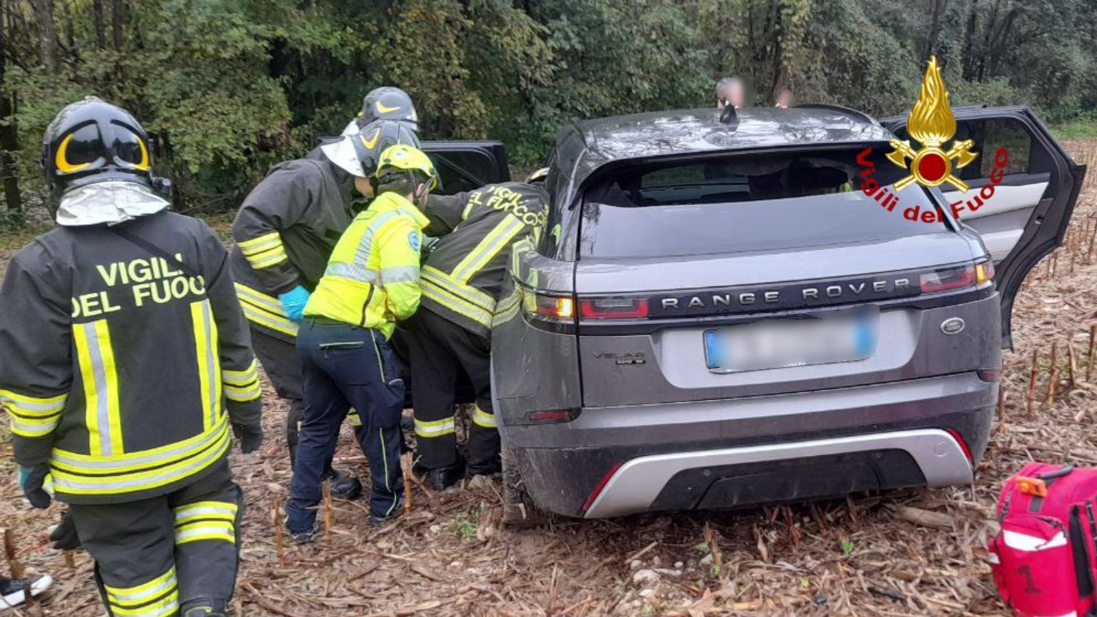I Vigili del Fuoco a lavoro dopo l'incidente