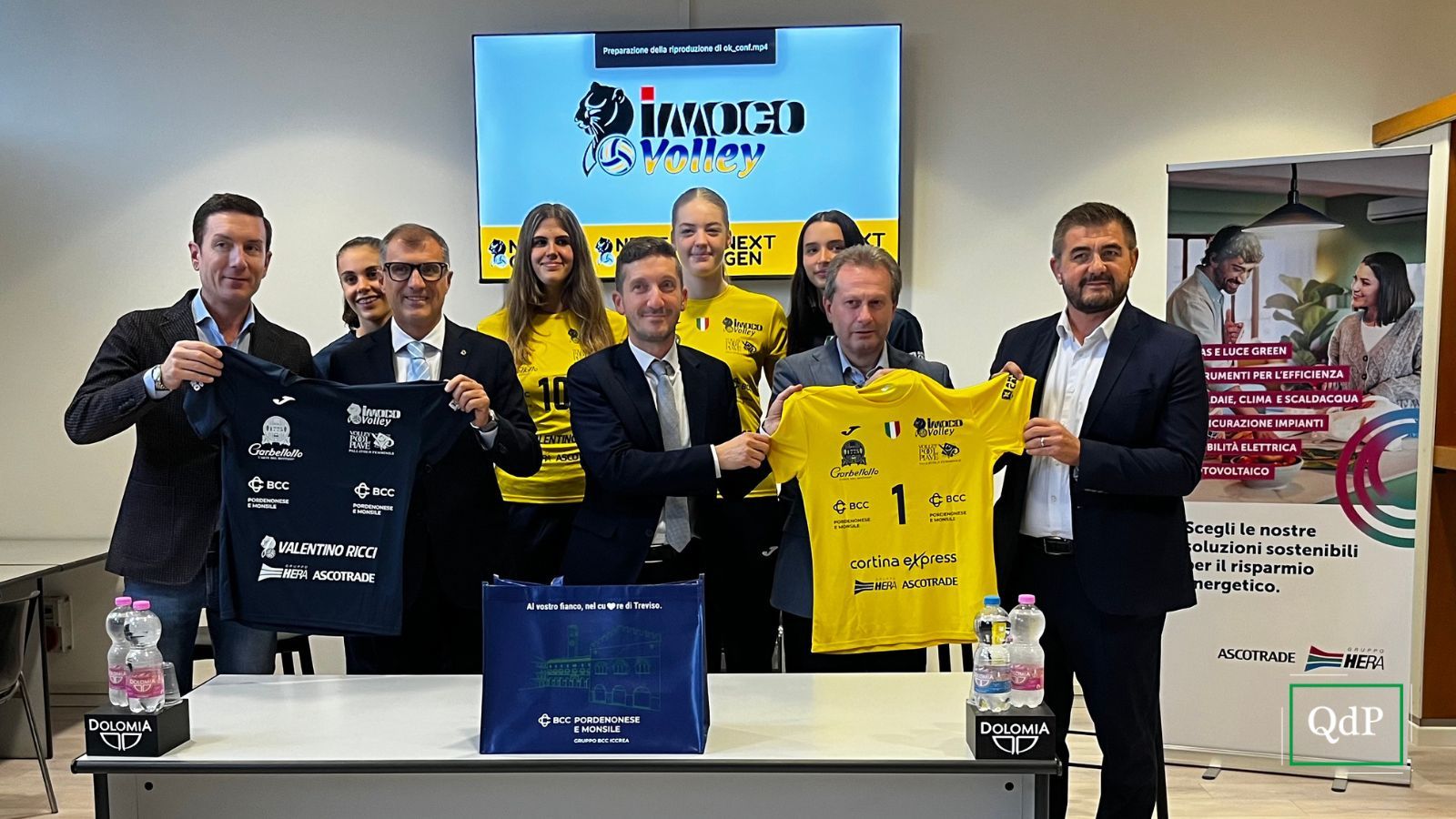 La presentazione delle nuove maglie giovanili dell'Imoco Volley
