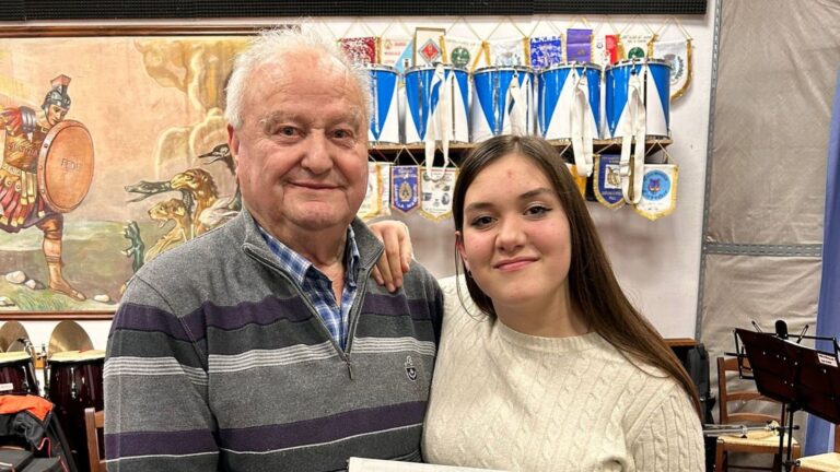 Ermanno Michielon ed Emma Piazzetta, i musicisti più anziano e più giovane della Banda musicale di Pederobba