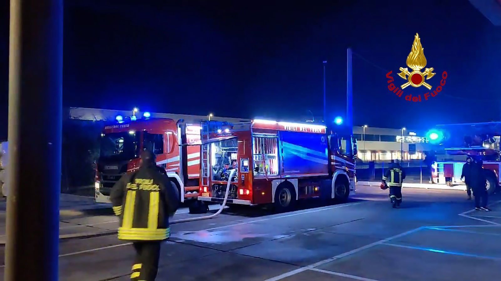 Incendio in un magazzino edile di via Vicenza a Vedelago