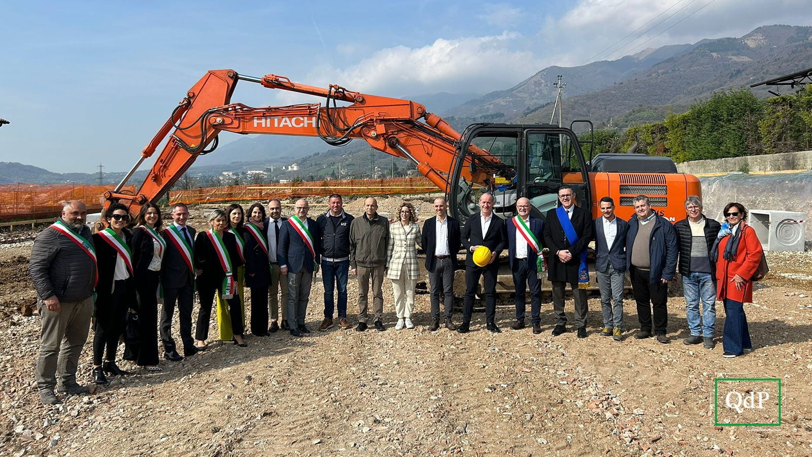 Le autorità presenti alla cerimonia per la posa della prima pietra a Cavaso