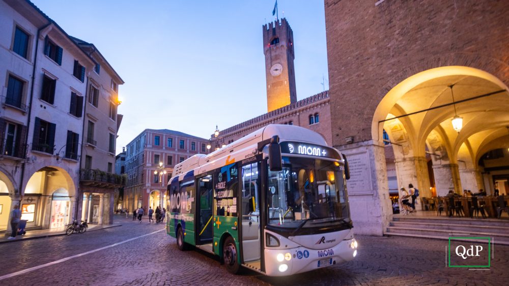 Tutti a bordo del primo autobus a chiamata di Mom