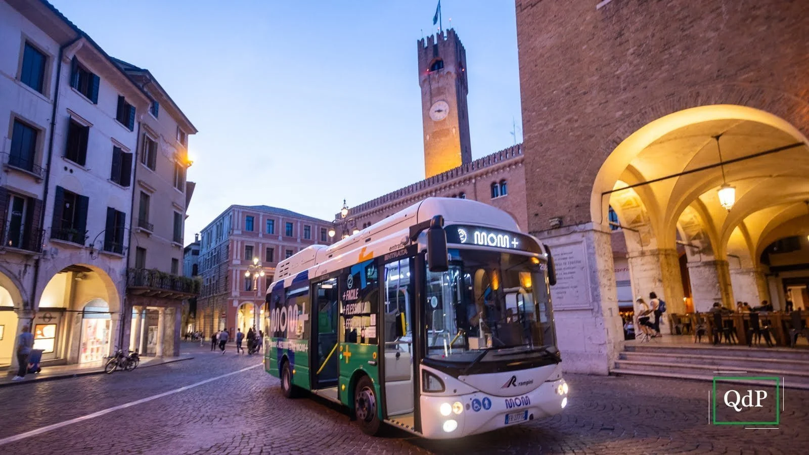 Tutti a bordo del primo autobus a chiamata di Mom