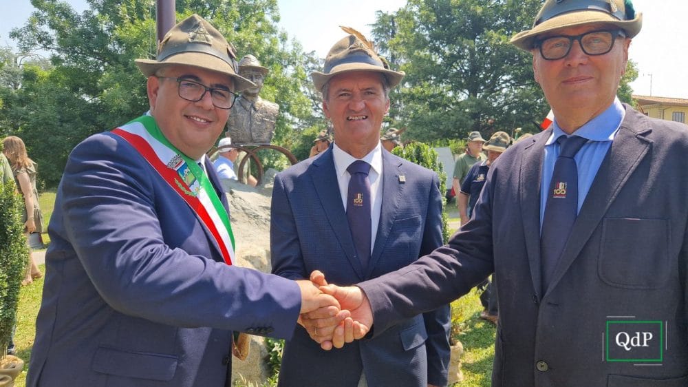 Da sinistra, il sindaco Cristiano Botteon, il presidente sezionale Francesco Botteon e il capogruppo Renato Ceschin