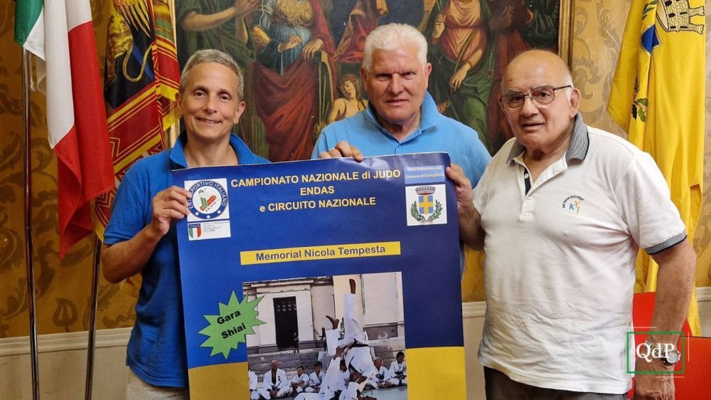 Da sinistra, Aida Guemati, l'assessore Primo Longo e Bruno Carmeni